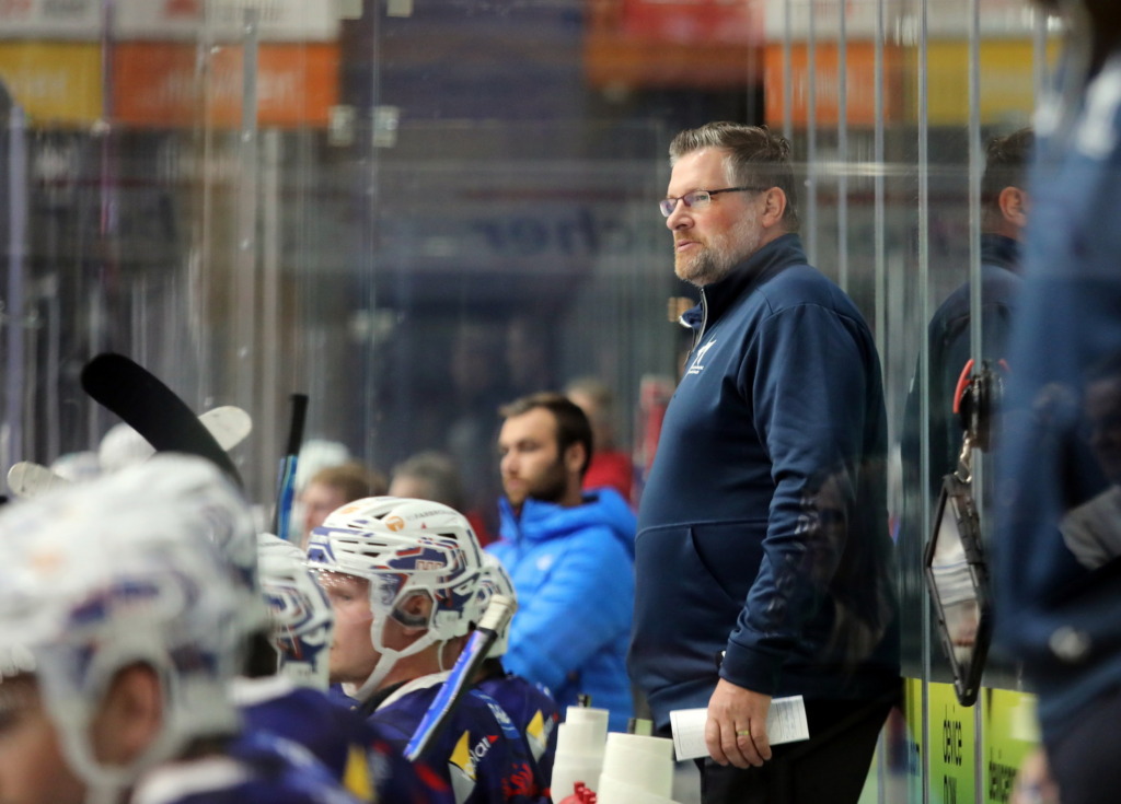 Towerstars Headcoach Bo Subr kann mit dem Verlauf der bisherigen Vorbereitung zufrieden sein. Bild: Kim Enderle